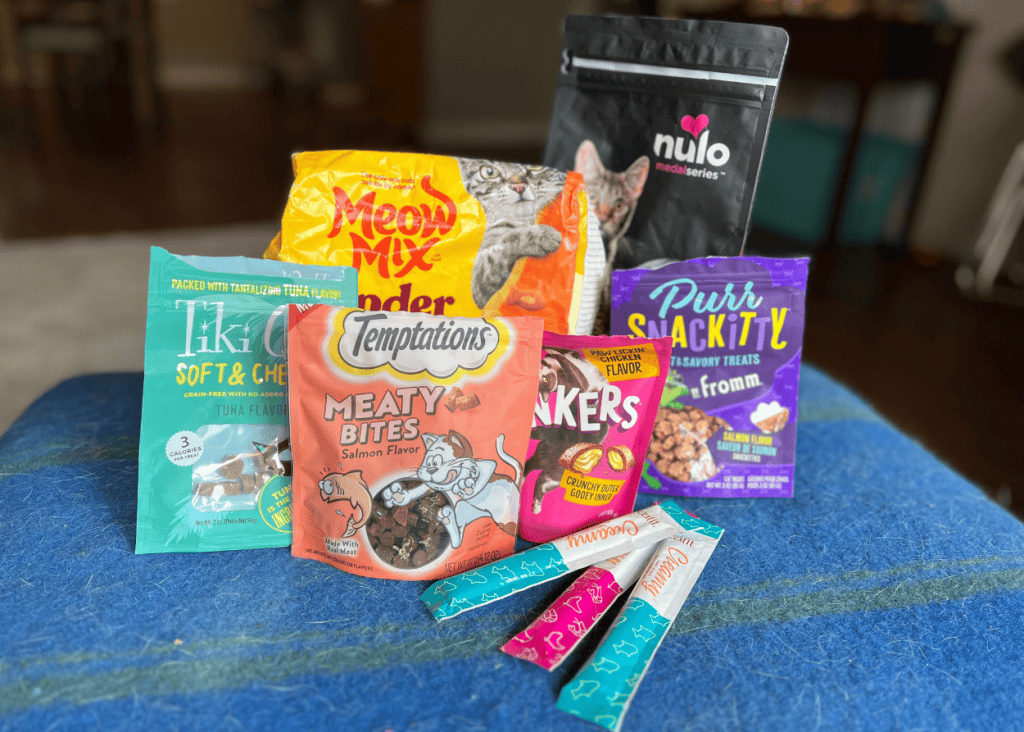 a mix of different types of cat treats